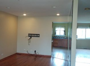 9240 Twin Oaks Ln, Des Plaines, IL 60016