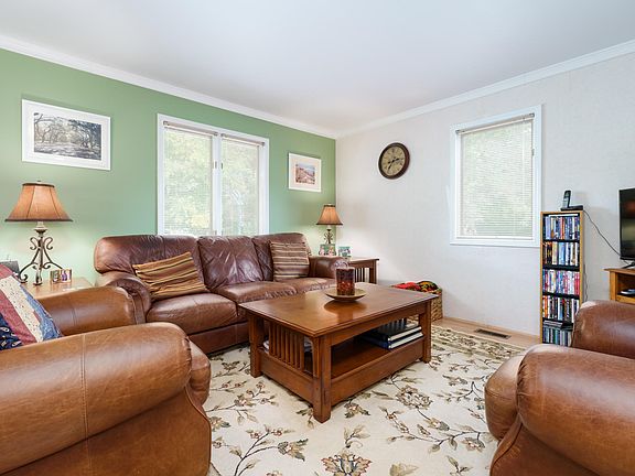 3rd image of 928 Eldridge Dr