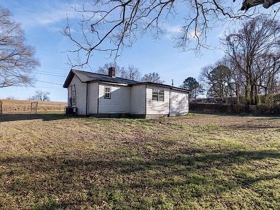 2nd image of 320 Old Pine Hill Rd