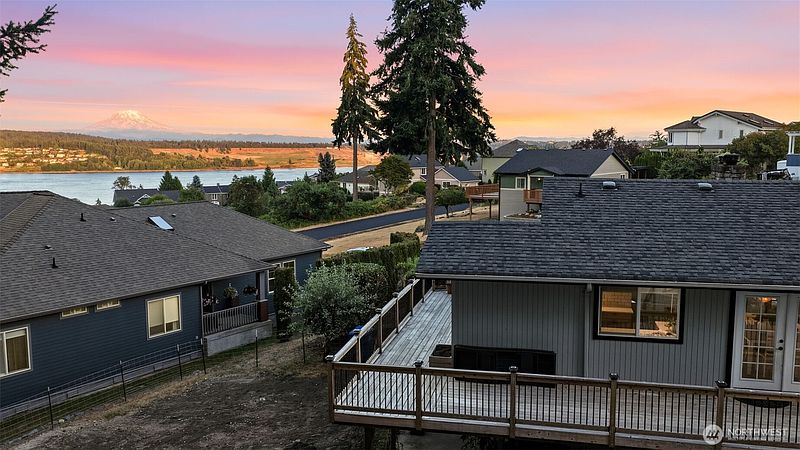 3rd image of 1263 Pilchuck Drive