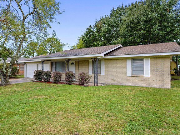 3rd image of 113 Hemlock Dr
