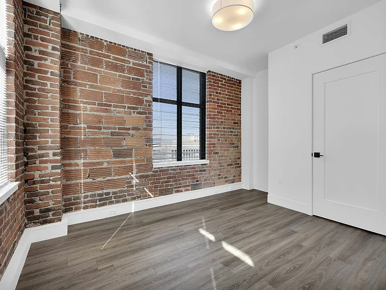 The Residences at Barnett — Photo 42