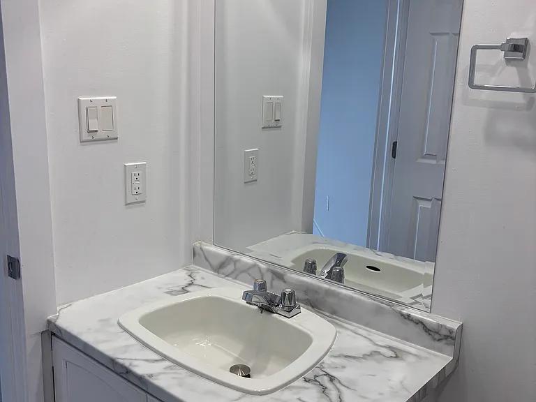 24 Dundas St #701 — Photo 17