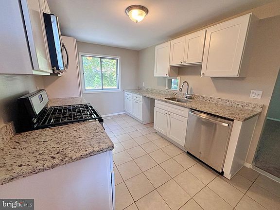 4th image of 31 Tanglewood Dr