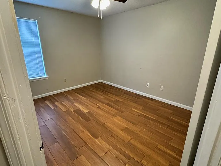 1808 Graymont Ln #B — Photo 8