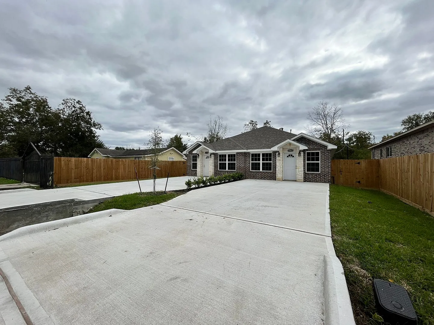 Move In Ready!! 3 Bedroom, 2 Bath Duplex!! — Photo 4