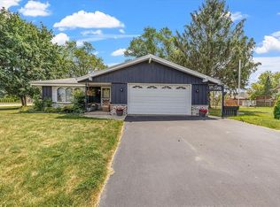 1315 W Daniel Ln, Oak Creek, WI 53154