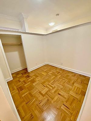5th image of 235 E 46th St APT 5D