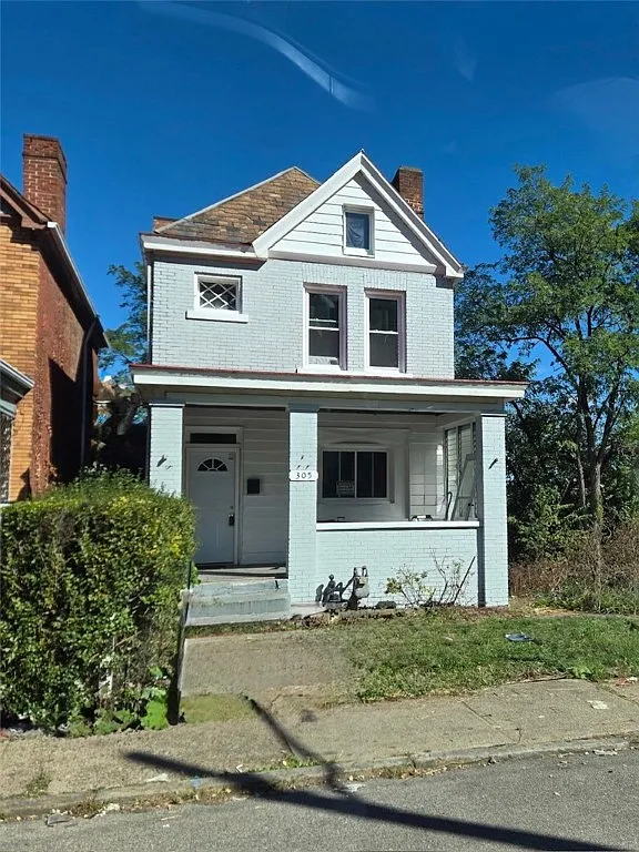 305 Moore Ave photo 1