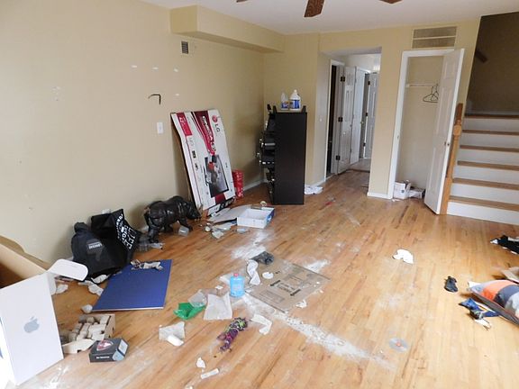 4th image of 873 Travis Ave