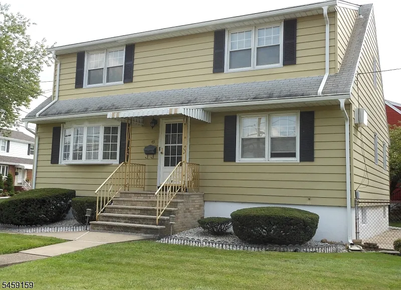 2 bed, 1.0 bath, $2,100 — Photo 2