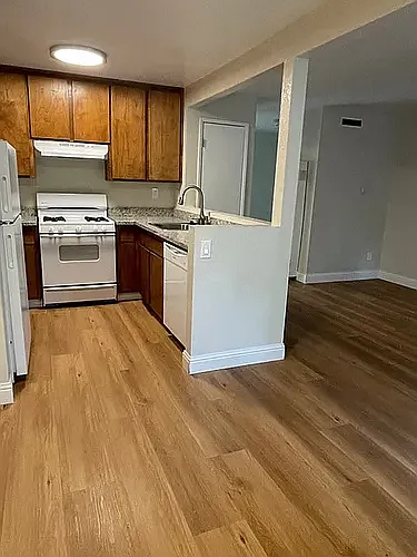 North Dutton Place Apartments — Photo 22