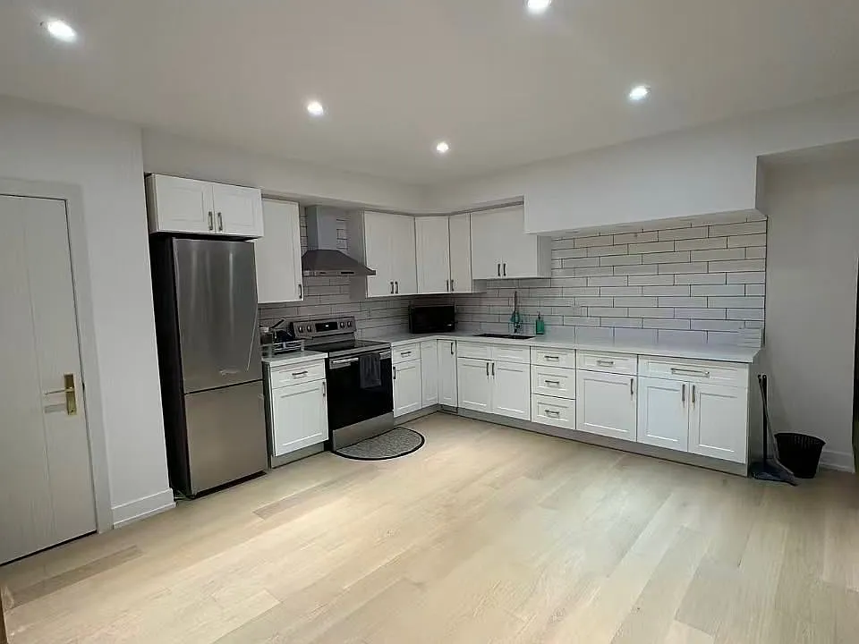 21 Irvington Cres