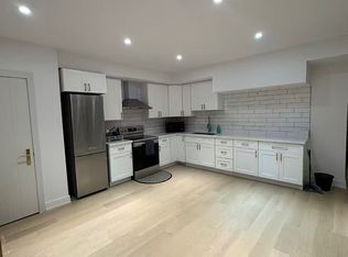 21 Irvington Cres, Toronto, ON M2N 2Z2