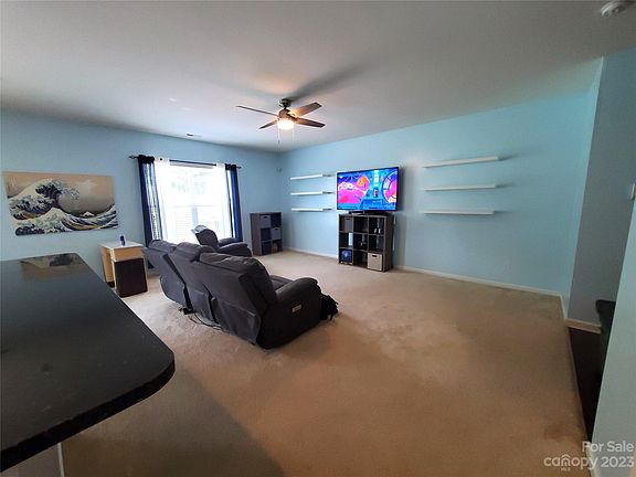 5th image of 425 Augustus Ln