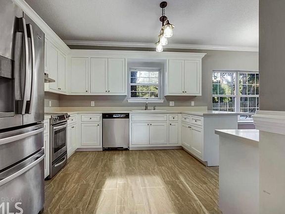 5th image of 1604 Stanford Dr #B