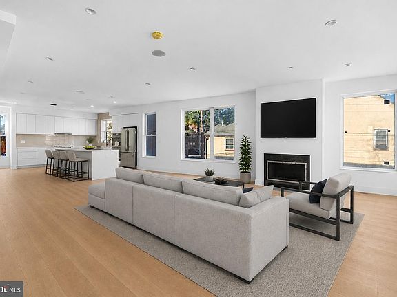 5th image of 652 Fairmount Ave