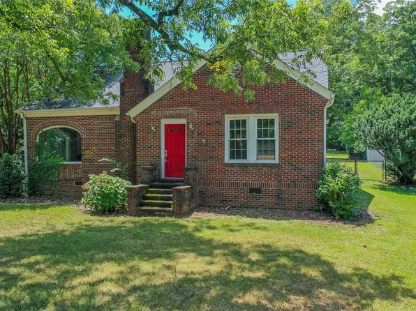 560 Athens St, Hartwell, GA 30643