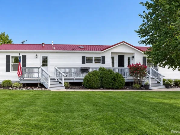 3393 McKinley Rd, China, MI 48054