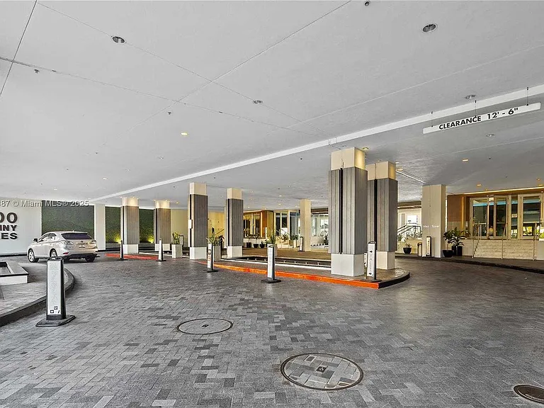 Sunny Isles Blvd — Photo 3