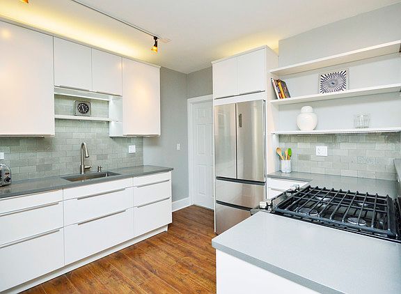 3rd image of 1052 W Balmoral Ave APT 2G