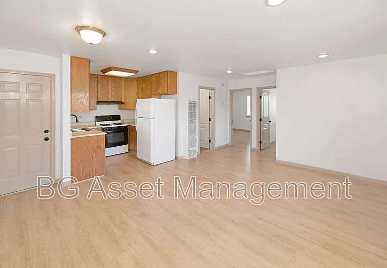 2340 22nd St — Photo 1