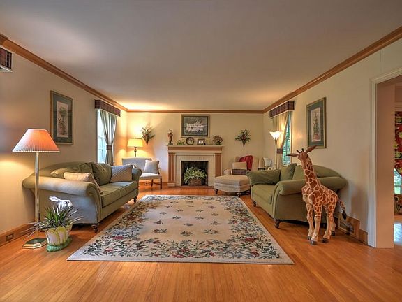 4th image of 1553 Crescent Dr