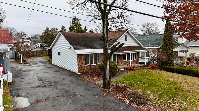 2nd image of 2527 Barton Avenue
