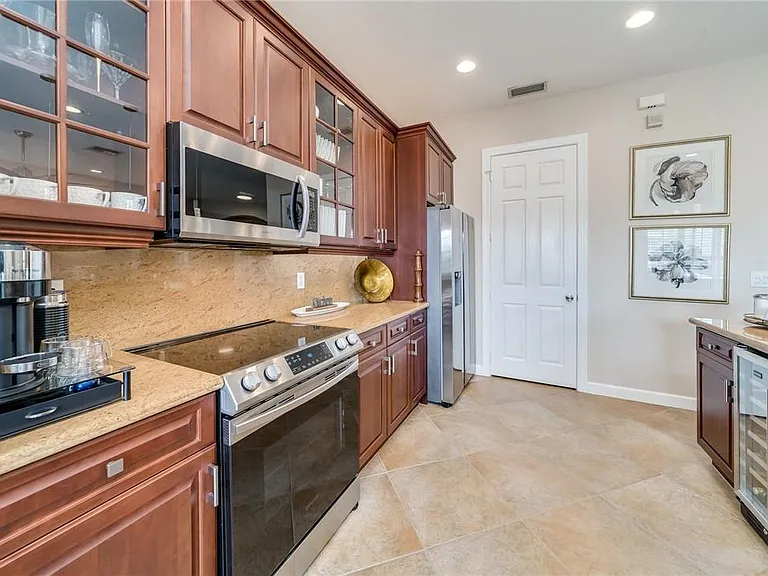 8012 NW 128th Ln — Photo 18