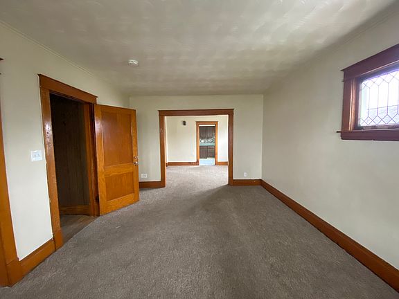 3rd image of 2455 La Salle Ave #2