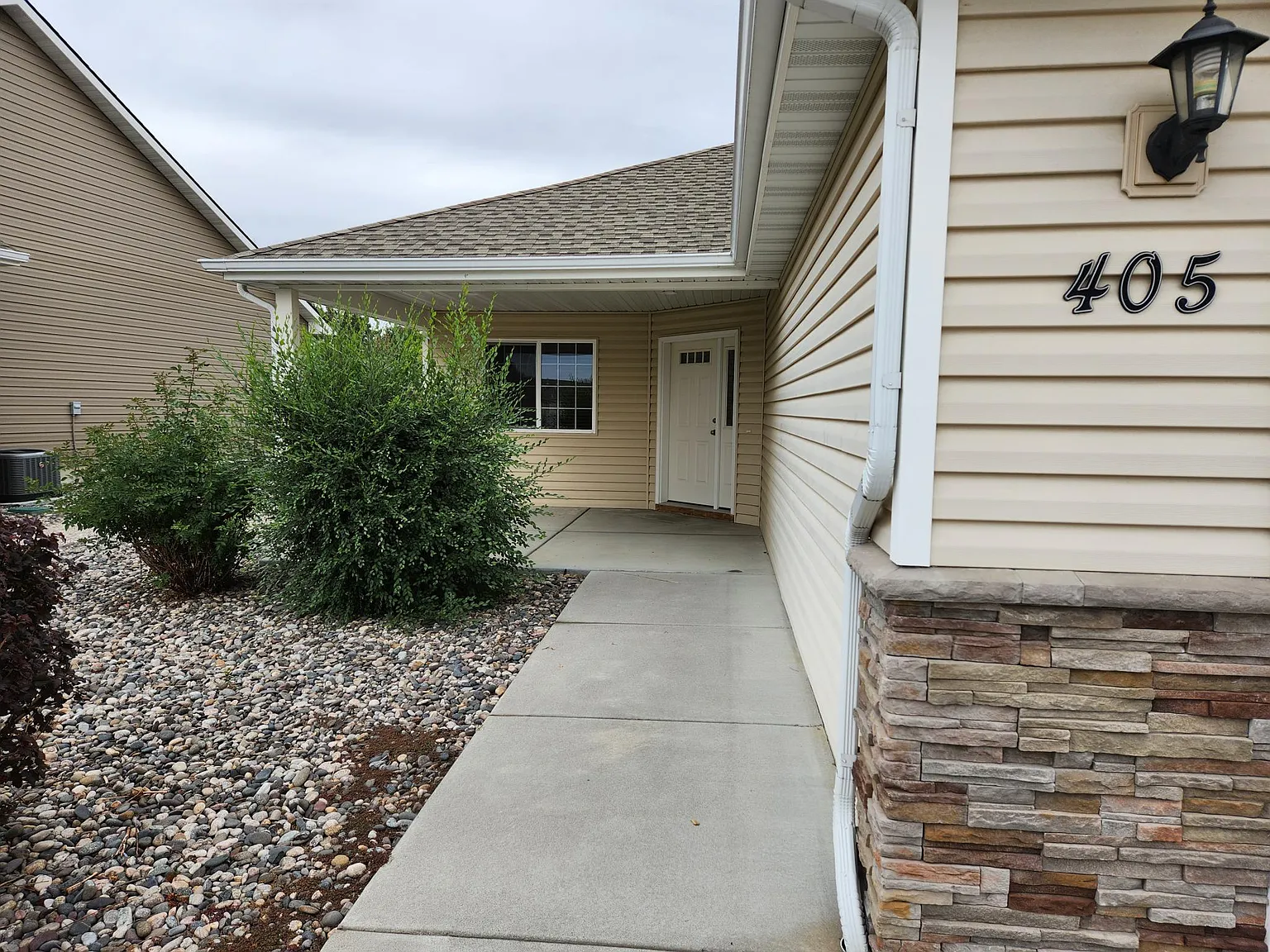 3 bed, 1475 sqft, $1,900 — Photo 2