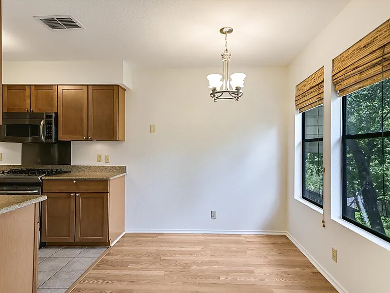 3500 Larchmont Cv #B — Photo 6