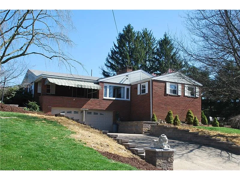 225 Sunset Dr photo 1