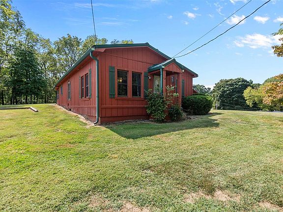 3rd image of 345 Hillcrest Dr