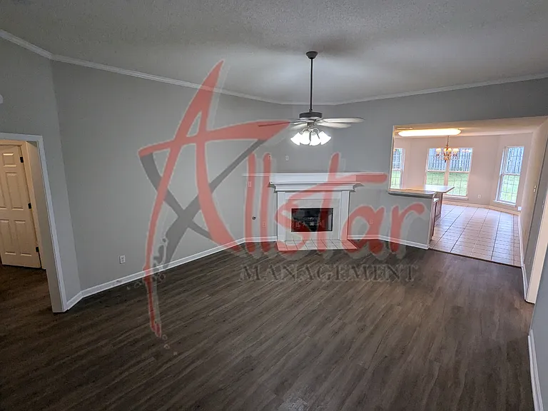 947 Clubhouse Dr — Photo 5