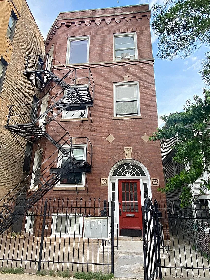 2 bed, 1100 sqft, $2,100 — Photo 1