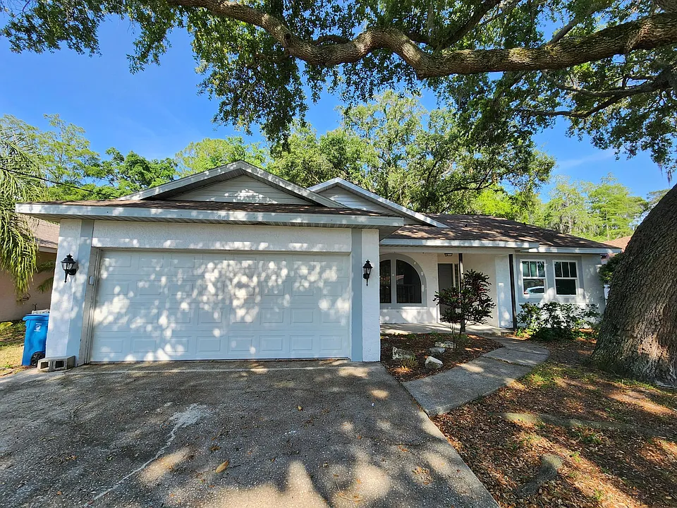 211 Oakwood Blvd