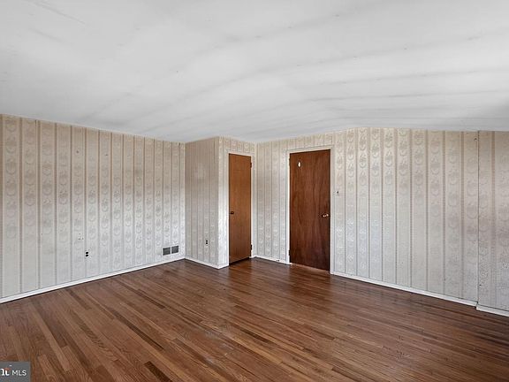 4th image of 1141 Boone Ave