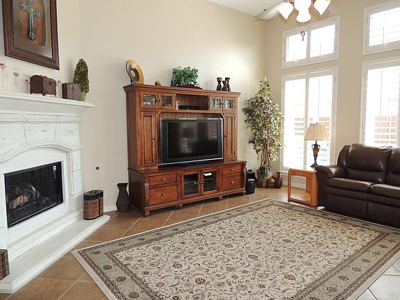 3rd image of 702 Westbury Ln
