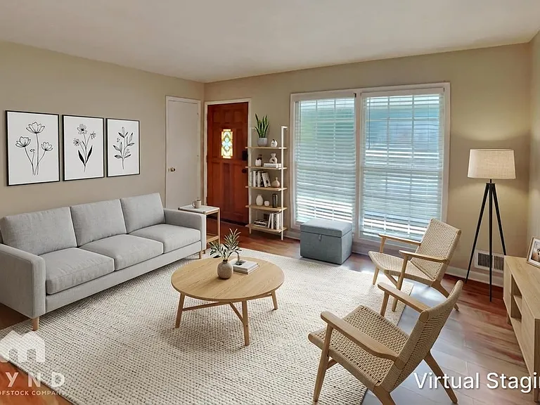 2570 Rolling View Dr SE — Photo 2