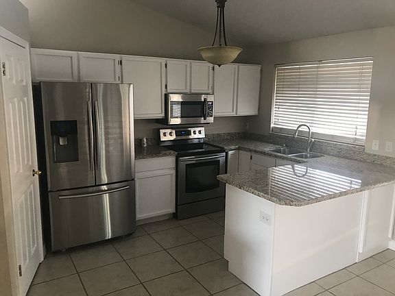 3rd image of 5587 W Shadberry Cir