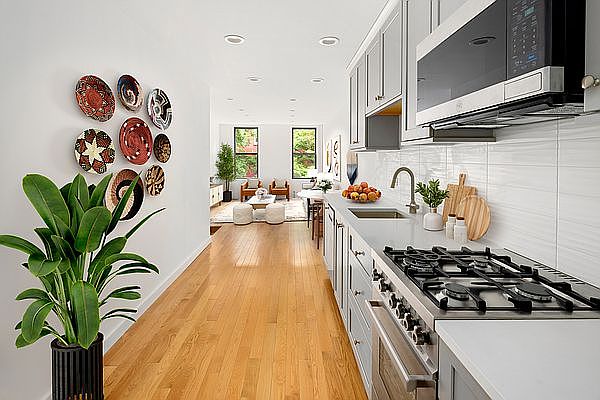 1st image of 218 E 5th St #3W