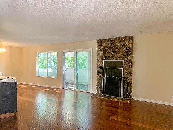 4th image of 7132 Clarendon St