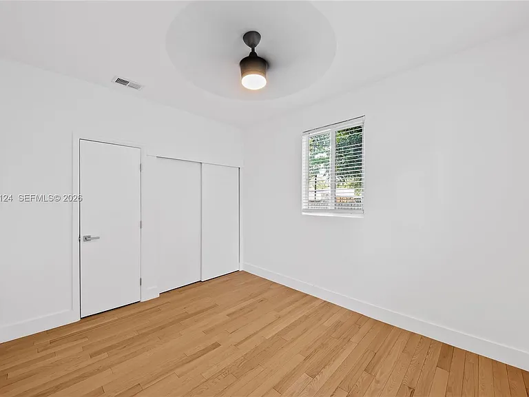 565 NW 44th St — Photo 17