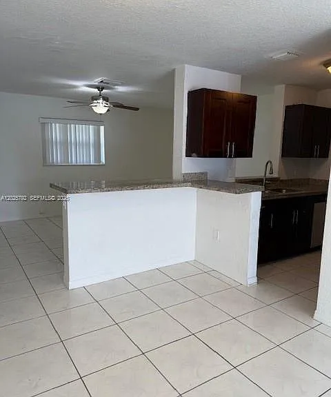 708 SW 9th St — Photo 2