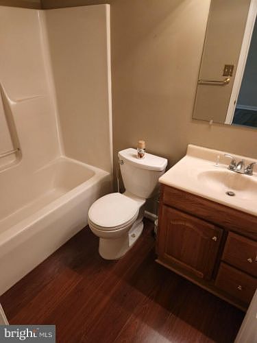 2nd image of 2017 Pointview Cir