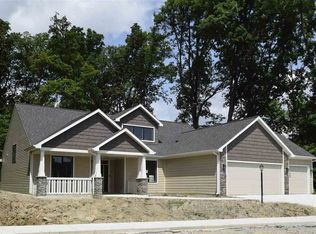 2104 Lake Front Dr, Fort Wayne, IN 46804