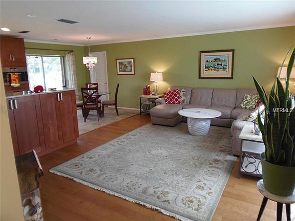 5th image of 1251 Cambridge Dr