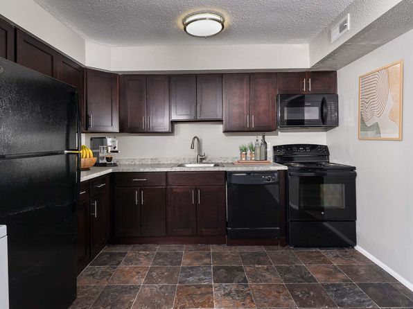 1900 Park Ave APT D10