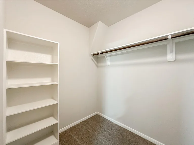 105 Camelot Place Ct — Photo 31